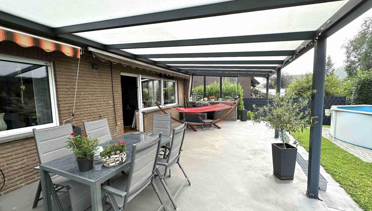 überdachte Terrasse